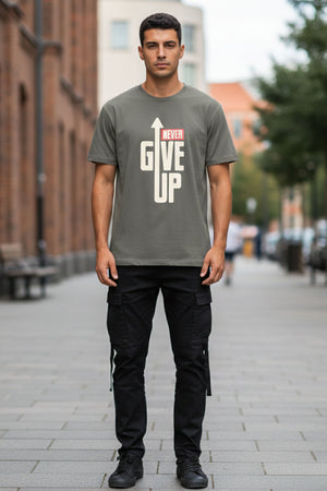 NEVER GIVE UP GRAPHIC REGULAR T-SHIRT