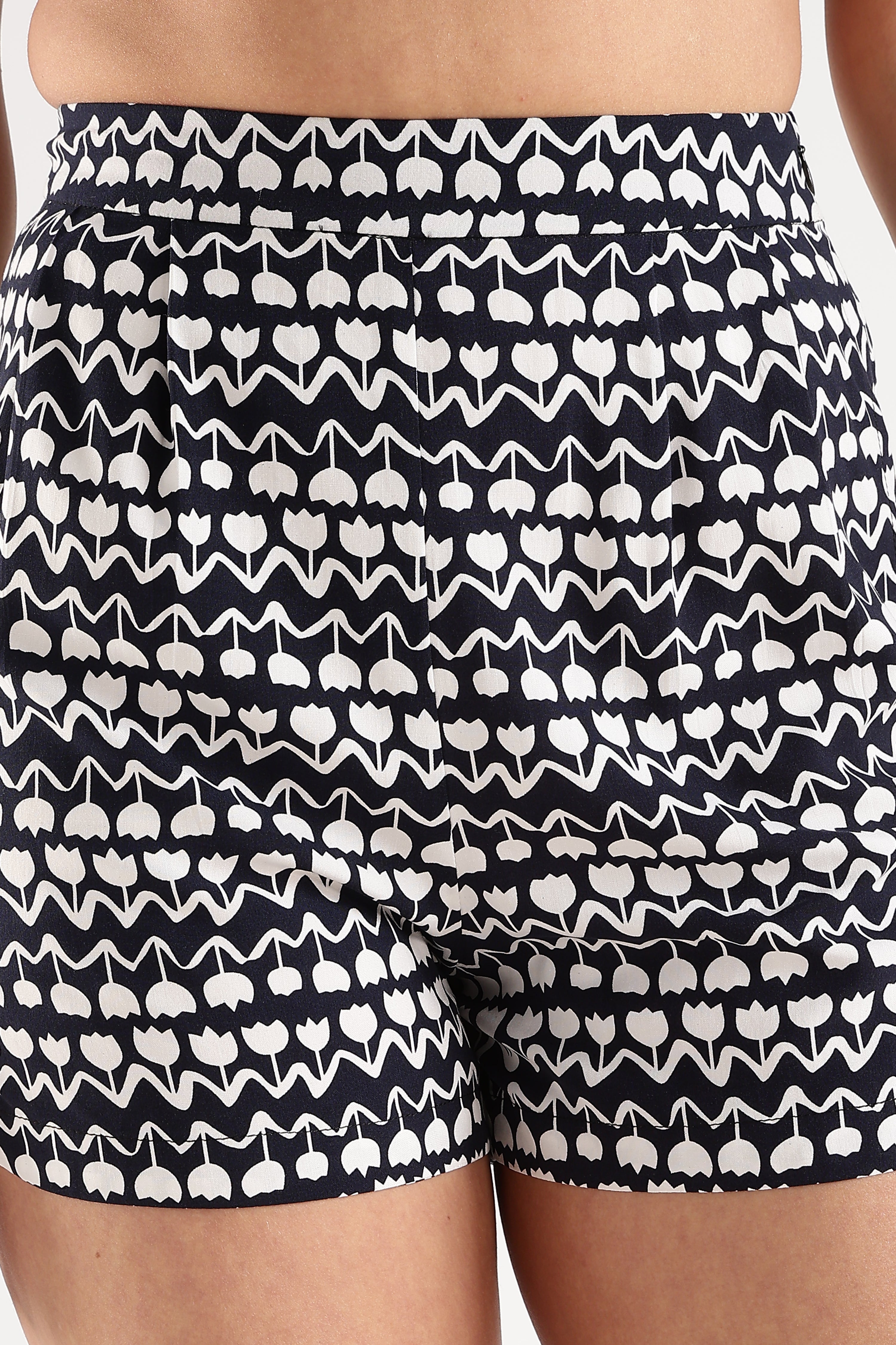 TULIP HOT PANT-BLACK