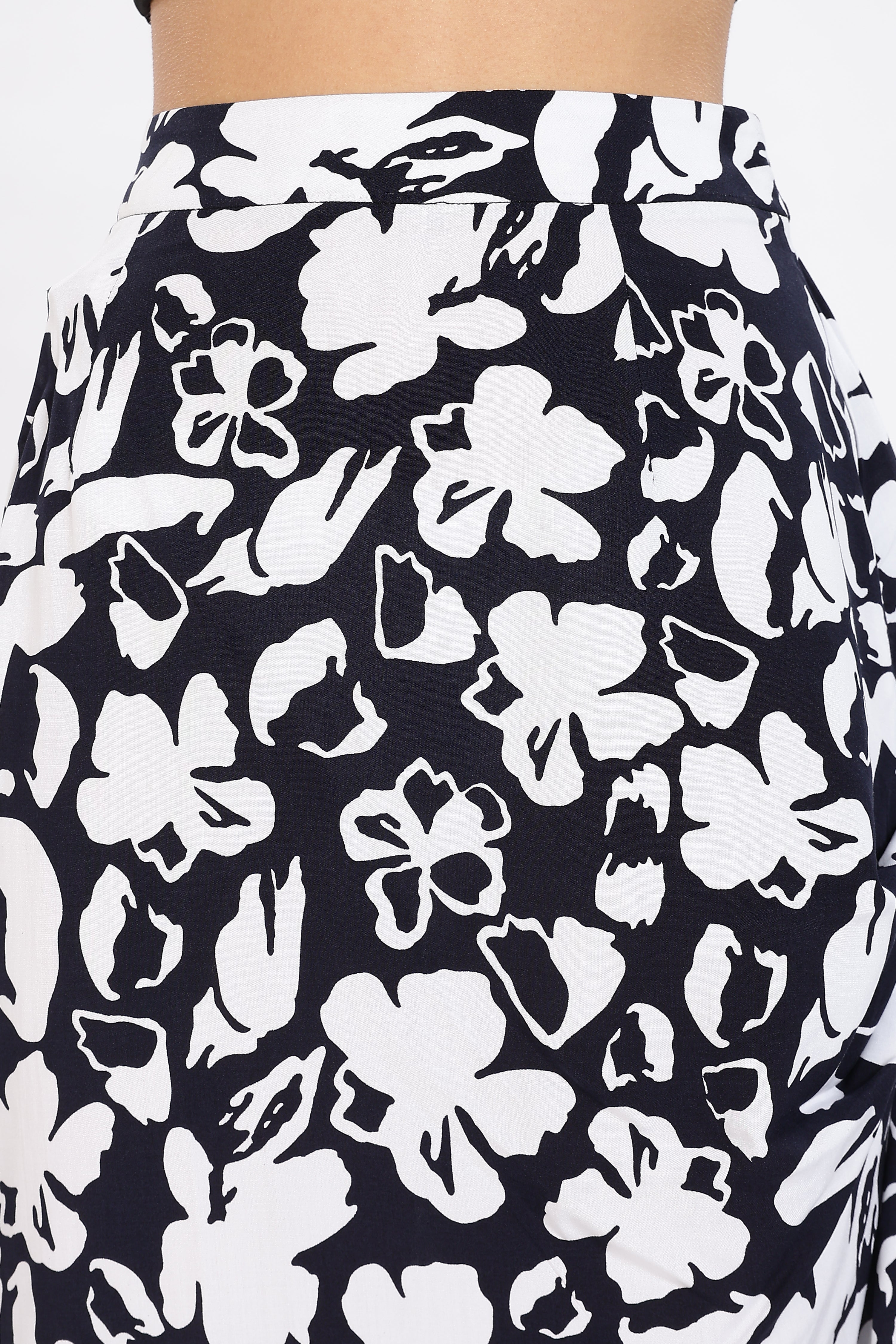 PRINTED  SKIRT-BLACK